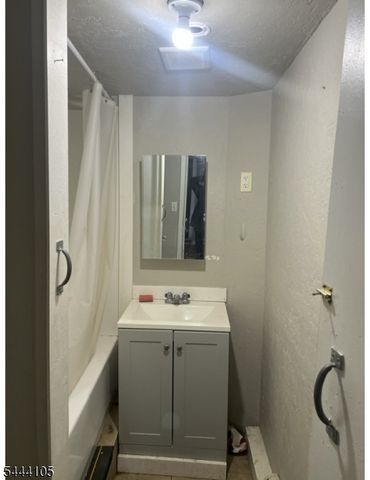 124 South St, Passaic City, NJ 07055