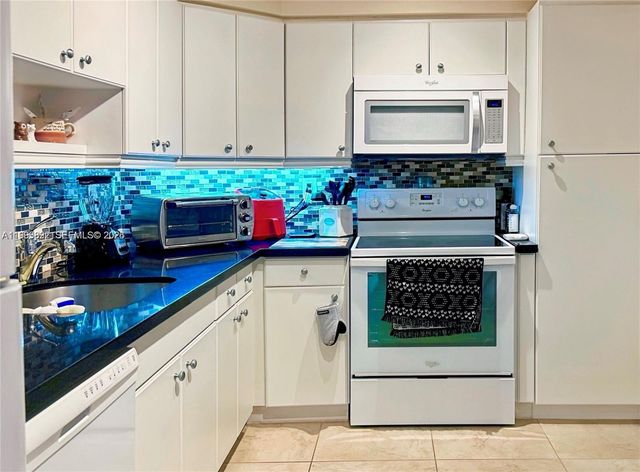 500 Bayview Dr 325, Sunny Isles Beach, FL 33160