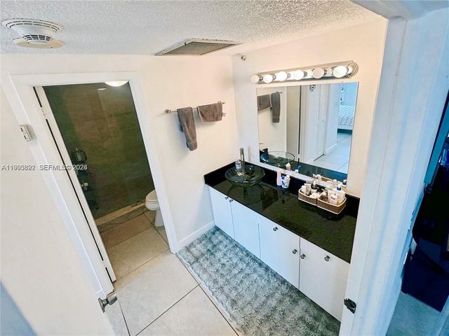 500 Bayview Dr 325, Sunny Isles Beach, FL 33160