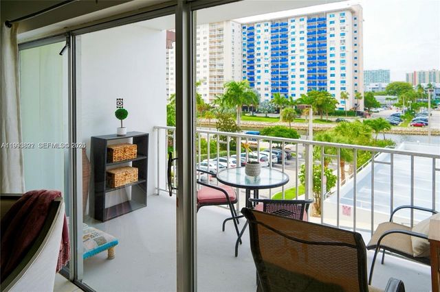 500 Bayview Dr 325, Sunny Isles Beach, FL 33160