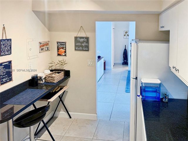 500 Bayview Dr 325, Sunny Isles Beach, FL 33160