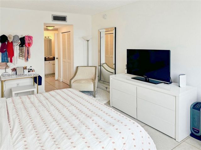 500 Bayview Dr 325, Sunny Isles Beach, FL 33160