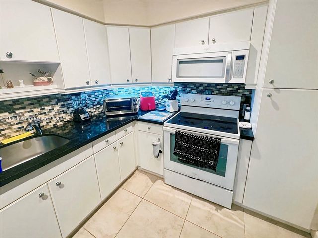 500 Bayview Dr 325, Sunny Isles Beach, FL 33160