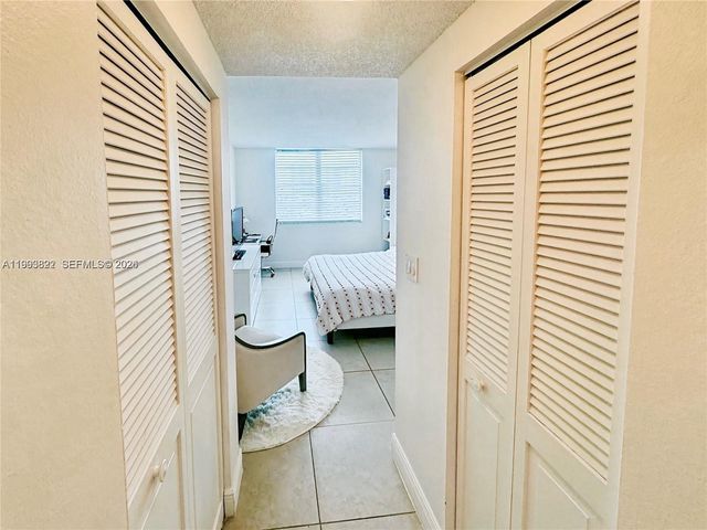 500 Bayview Dr 325, Sunny Isles Beach, FL 33160