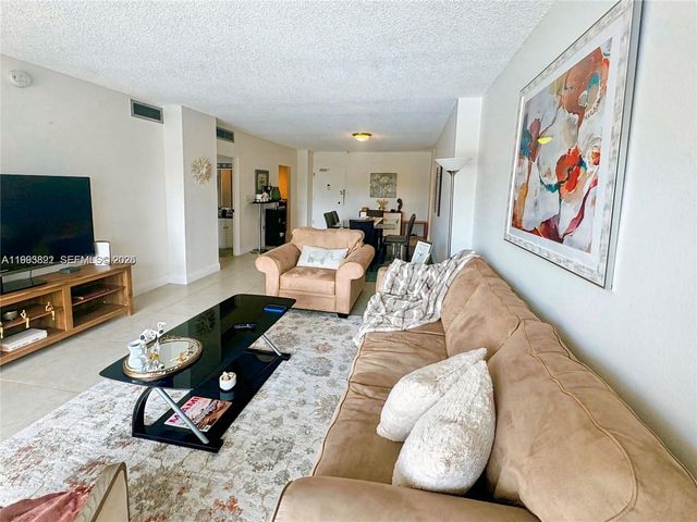 500 Bayview Dr 325, Sunny Isles Beach, FL 33160