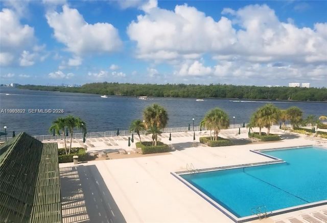 500 Bayview Dr 325, Sunny Isles Beach, FL 33160