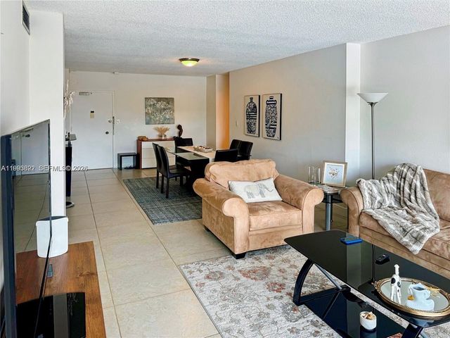 500 Bayview Dr 325, Sunny Isles Beach, FL 33160