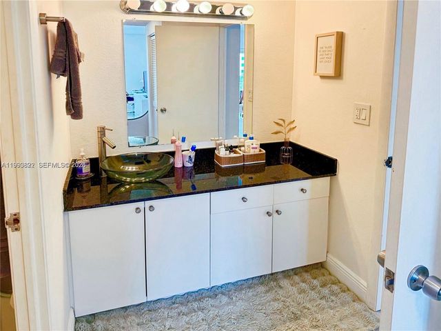 500 Bayview Dr 325, Sunny Isles Beach, FL 33160