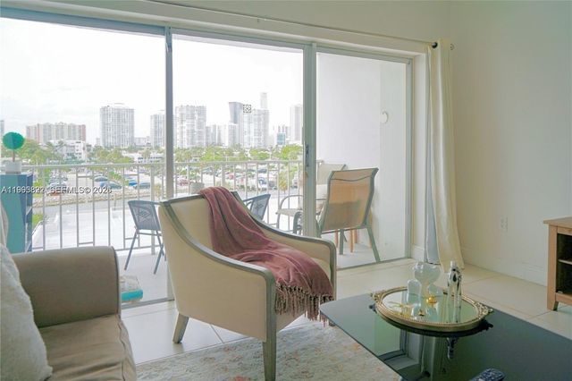 500 Bayview Dr 325, Sunny Isles Beach, FL 33160