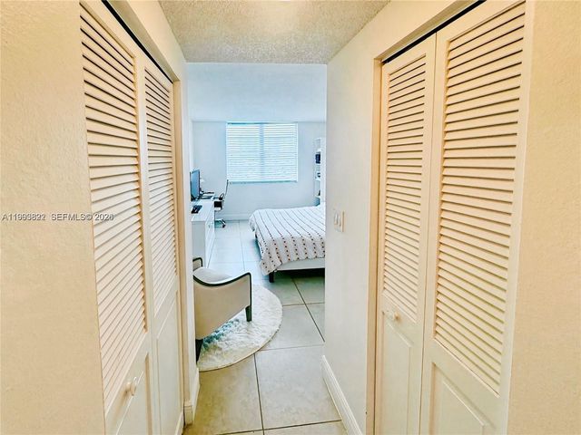 500 Bayview Dr 325, Sunny Isles Beach, FL 33160