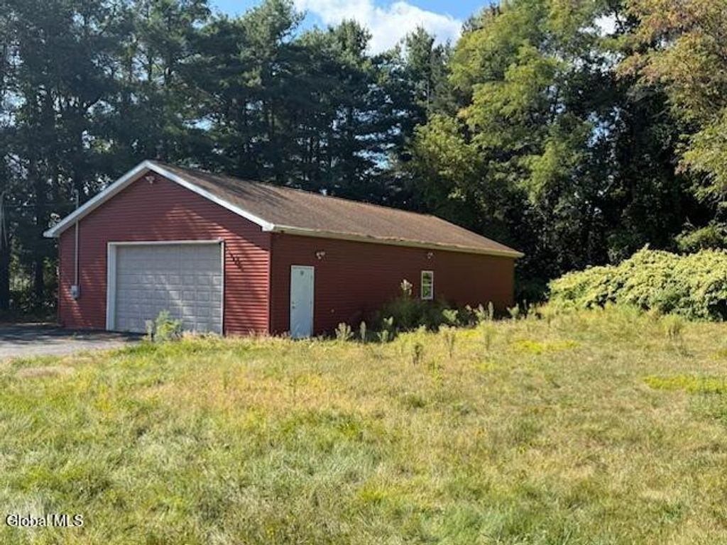 11 Marilou Street, Colonie, NY 12205