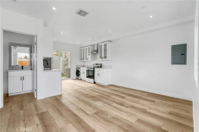 7909 Aldea Avenue, Lake Balboa, CA 91406