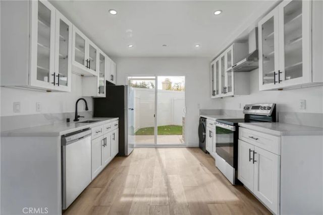 7909 Aldea Avenue, Lake Balboa, CA 91406