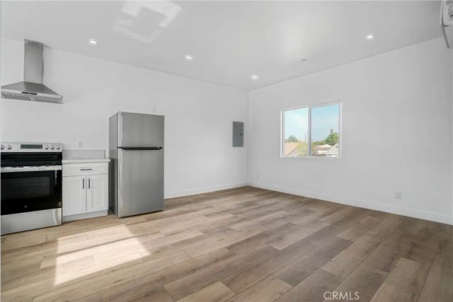 7909 Aldea Avenue, Lake Balboa, CA 91406