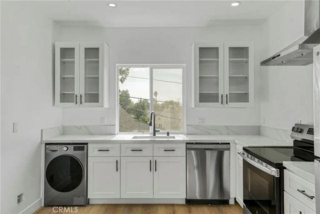 7909 Aldea Avenue, Lake Balboa, CA 91406