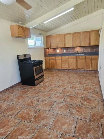 13084 Vaughn, San Fernando, CA 91340