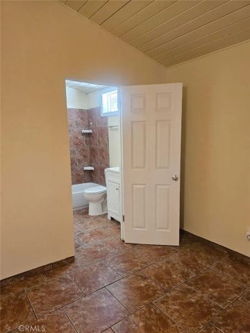 13084 Vaughn, San Fernando, CA 91340