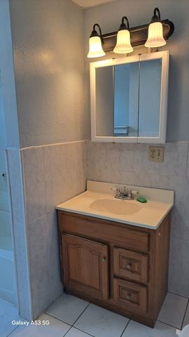 4 Plum St 3, Worcester, MA 01604