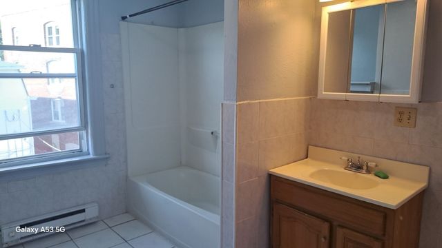 4 Plum St 3, Worcester, MA 01604