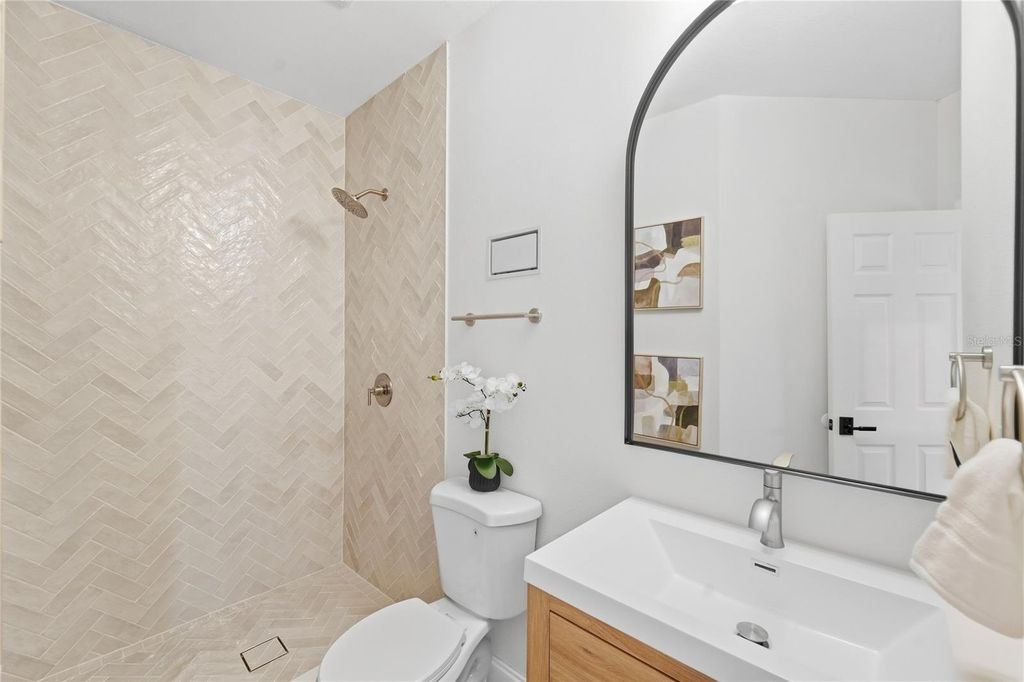 Image 31 of property listing at 336 ASHFORD COURT, Lake Mary, FL 32746