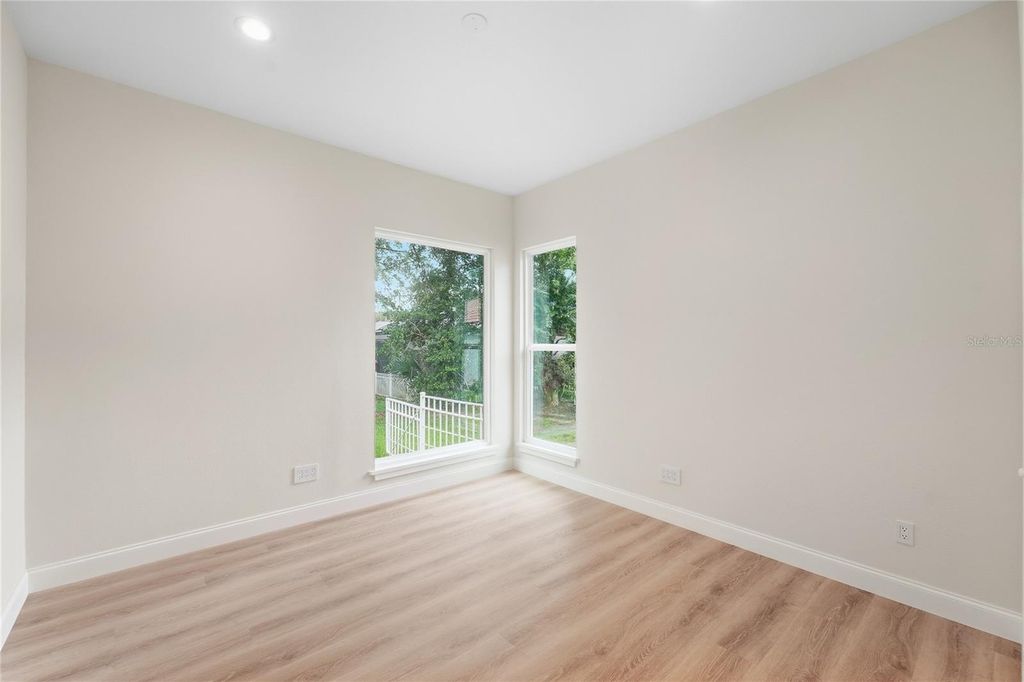 Image 34 of property listing at 336 ASHFORD COURT, Lake Mary, FL 32746