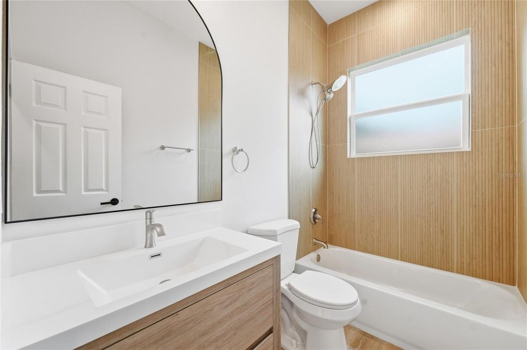 Image 36 of property listing at 336 ASHFORD COURT, Lake Mary, FL 32746
