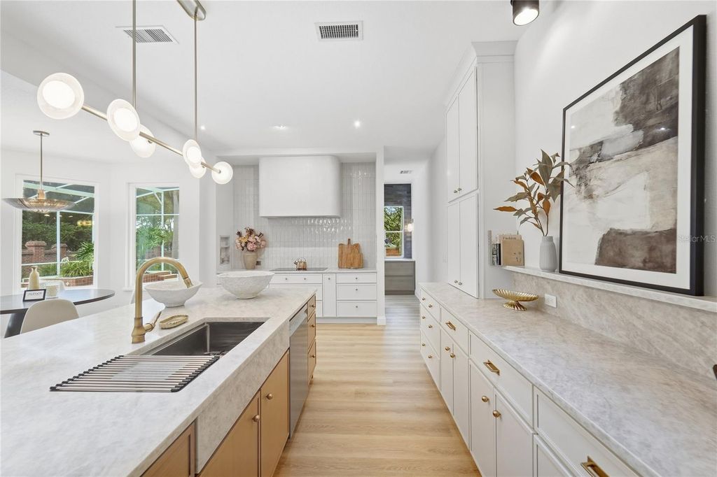 Image 7 of property listing at 336 ASHFORD COURT, Lake Mary, FL 32746