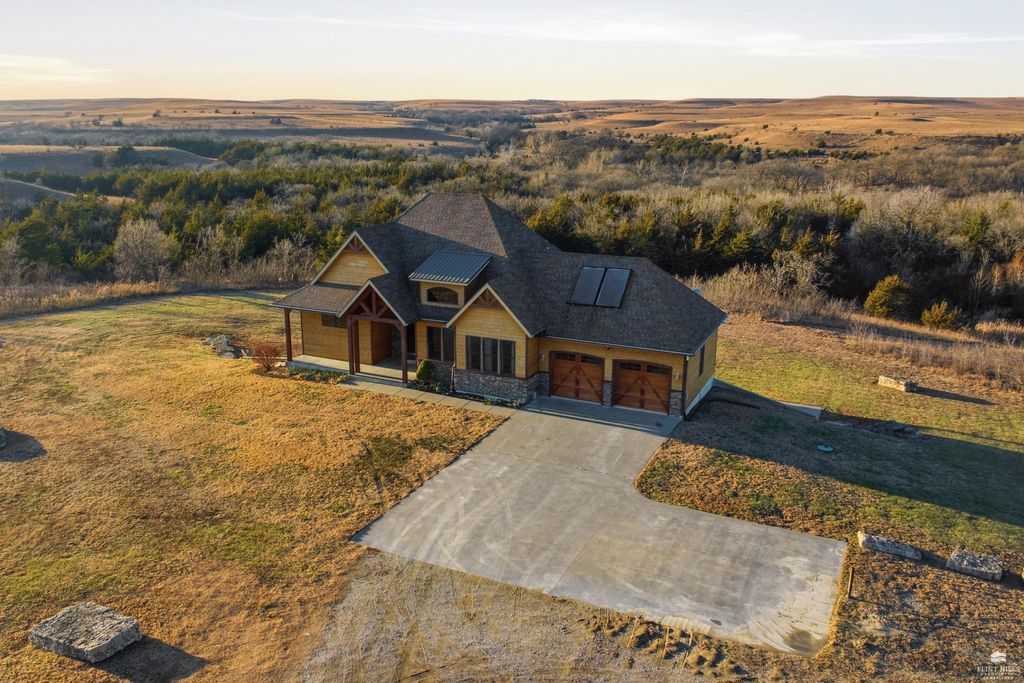2545 Vinson Drive, Manhattan, KS 66502