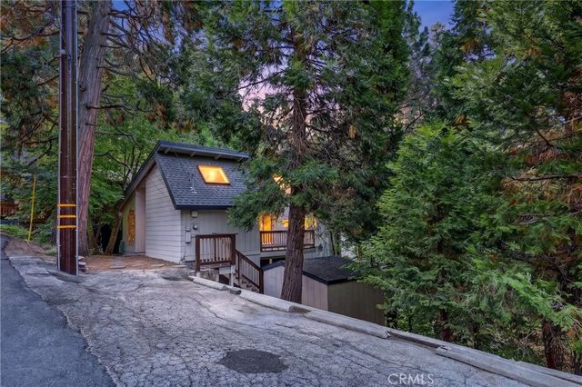 594 W Victoria Court, Lake Arrowhead, CA 92352