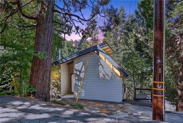 594 W Victoria Court, Lake Arrowhead, CA 92352