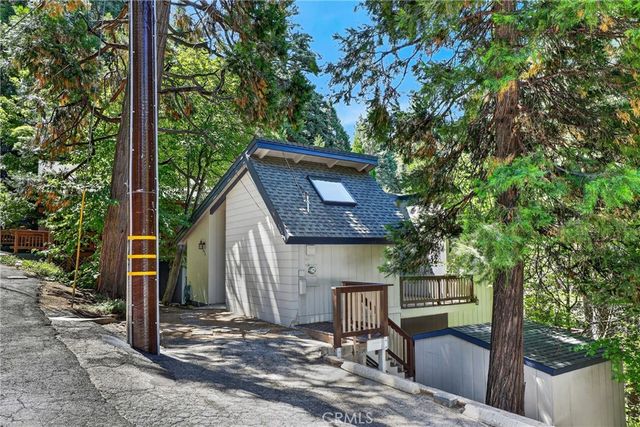 594 W Victoria Court, Lake Arrowhead, CA 92352