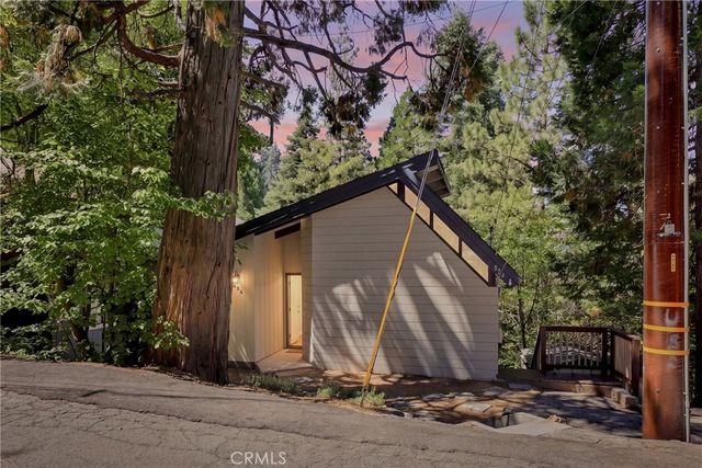 594 W Victoria Court, Lake Arrowhead, CA 92352