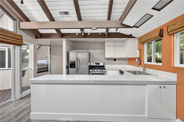594 W Victoria Court, Lake Arrowhead, CA 92352