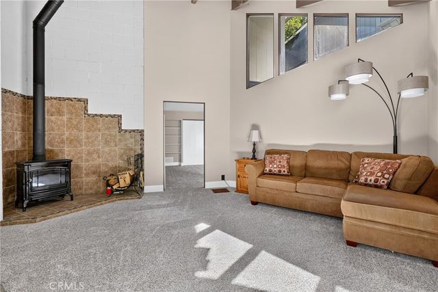 594 W Victoria Court, Lake Arrowhead, CA 92352
