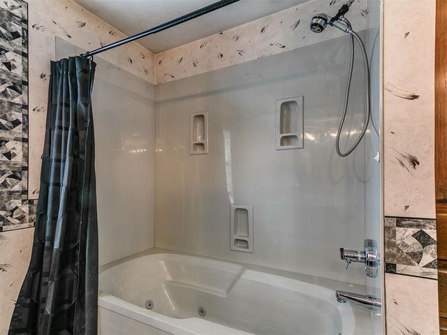 116 E Parkland Drive, Yukon, OK 73099