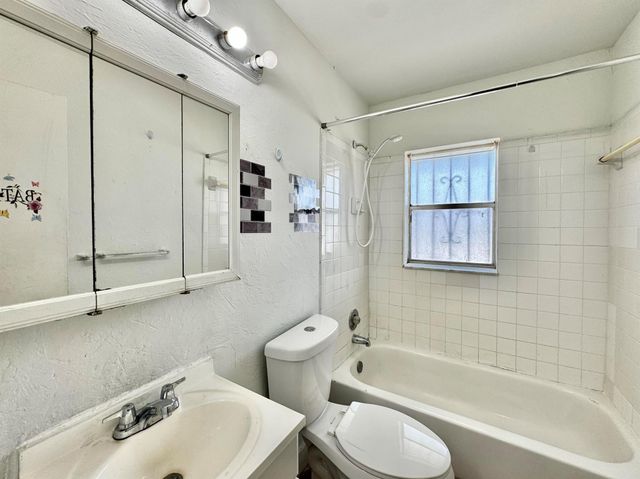 4952 Pimlico Court, West Palm Beach, FL 33415