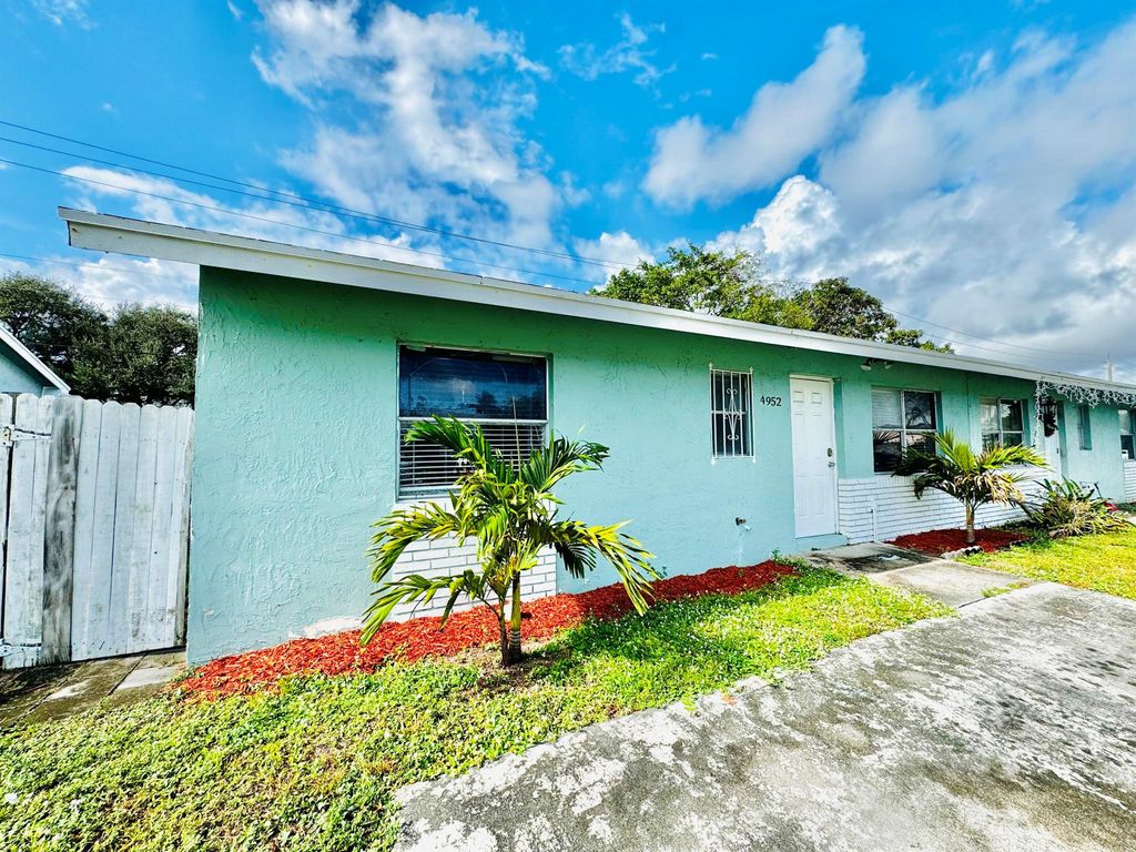 4952 Pimlico Court, West Palm Beach, FL 33415