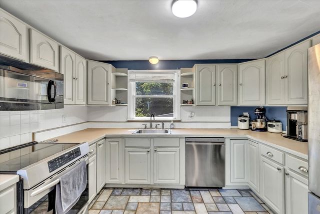 1 Jody Ln, Sandwich, MA 02644