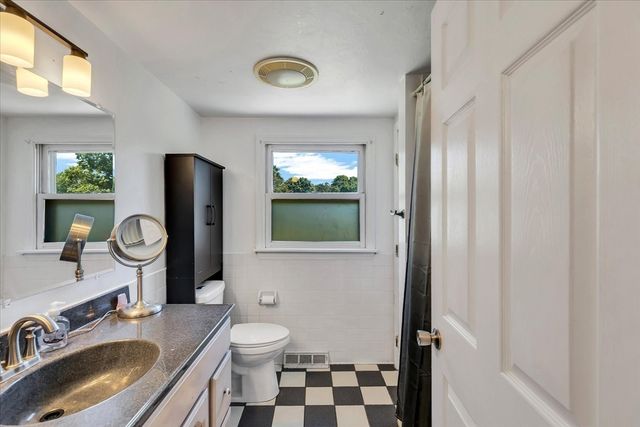 1 Jody Ln, Sandwich, MA 02644