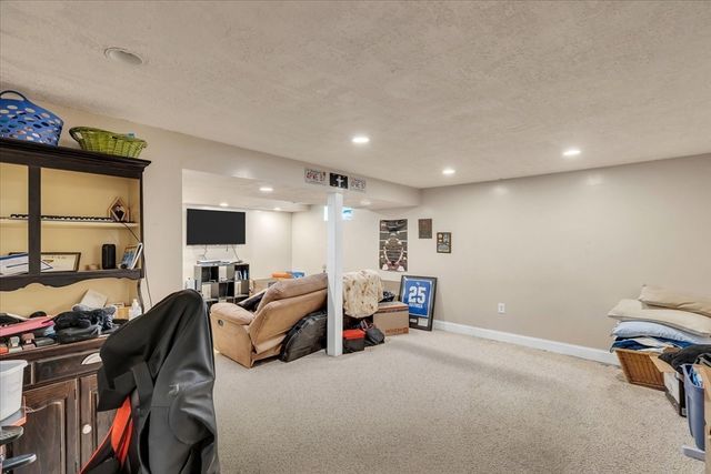 1 Jody Ln, Sandwich, MA 02644