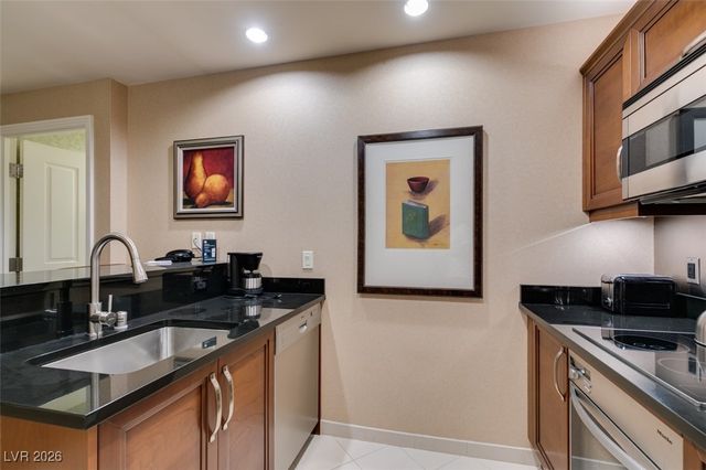 145 East HARMON Avenue 2521, Las Vegas, NV 89109