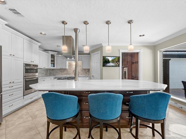 505 Pilgrim Lane, Friendswood, TX 77546