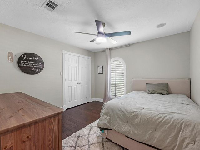 505 Pilgrim Lane, Friendswood, TX 77546
