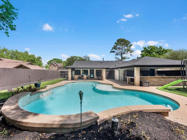 505 Pilgrim Lane, Friendswood, TX 77546