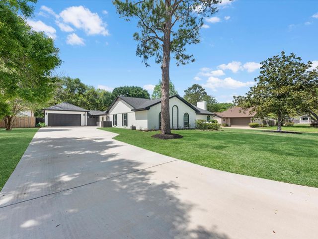 505 Pilgrim Lane, Friendswood, TX 77546
