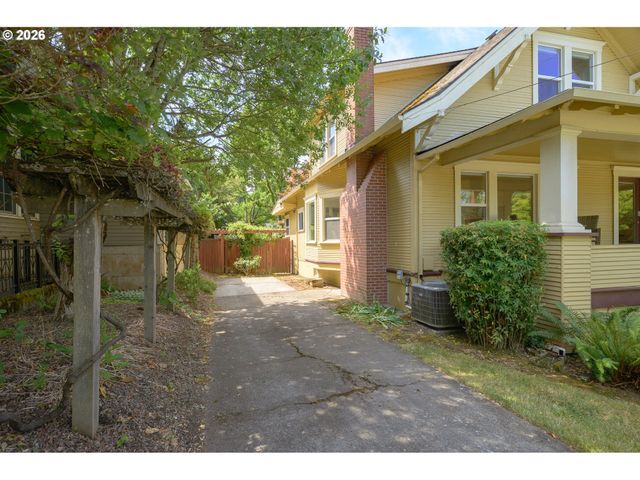 520 Se 1ST St, Mc Minnville, OR 97128