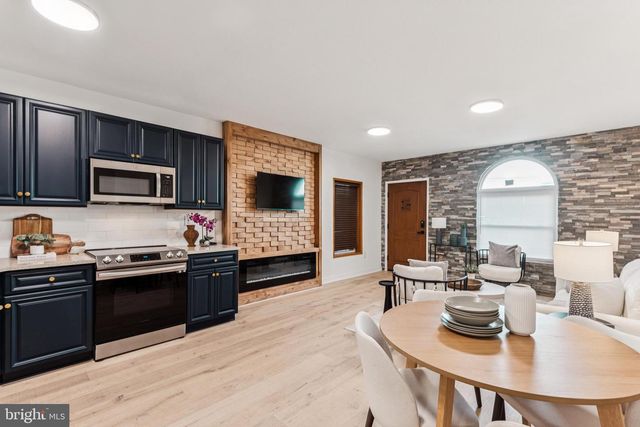 2504 E YORK ST, Philadelphia, PA 19125