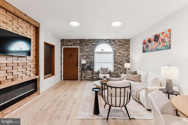 2504 E YORK ST, Philadelphia, PA 19125