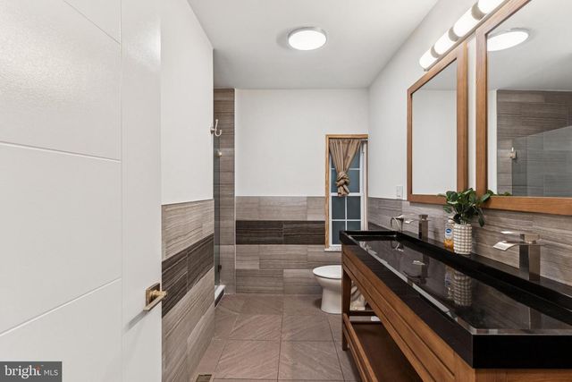 2504 E YORK ST, Philadelphia, PA 19125