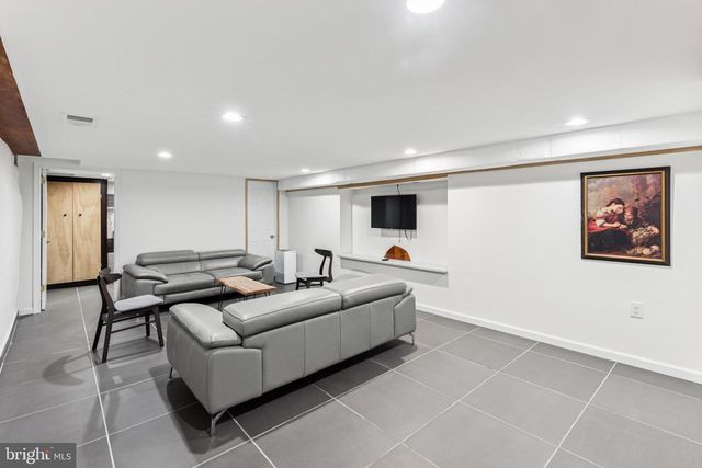 2504 E YORK ST, Philadelphia, PA 19125